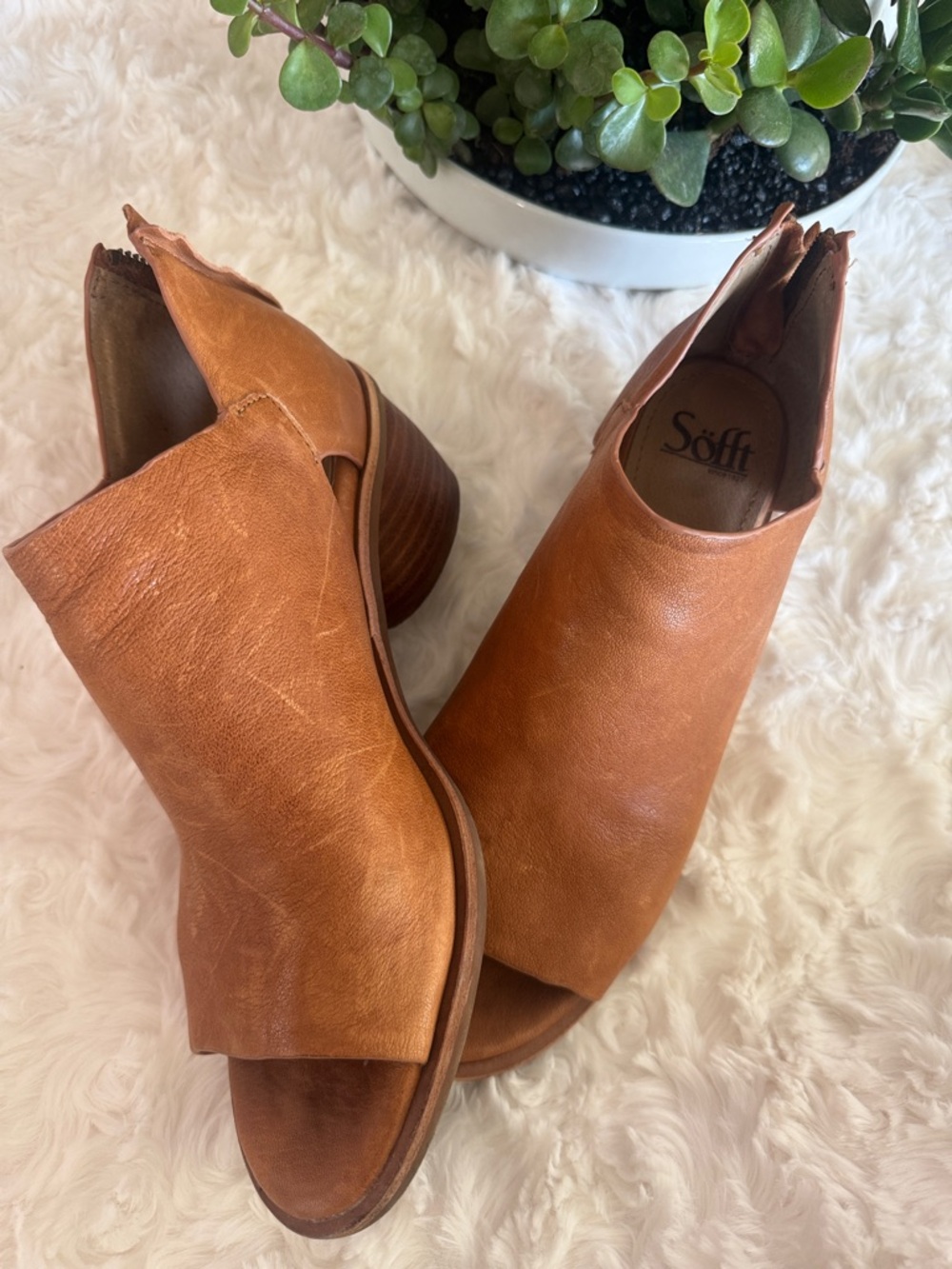 Sofft Cognac Tan Leather Open-Toe Slip-On Mules